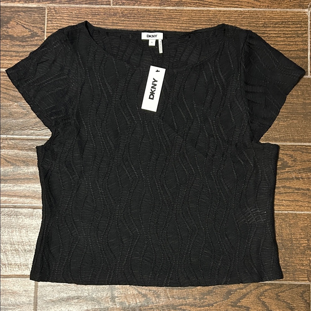 NWT DKNY Black Wave Pattern Short Sleeve Top